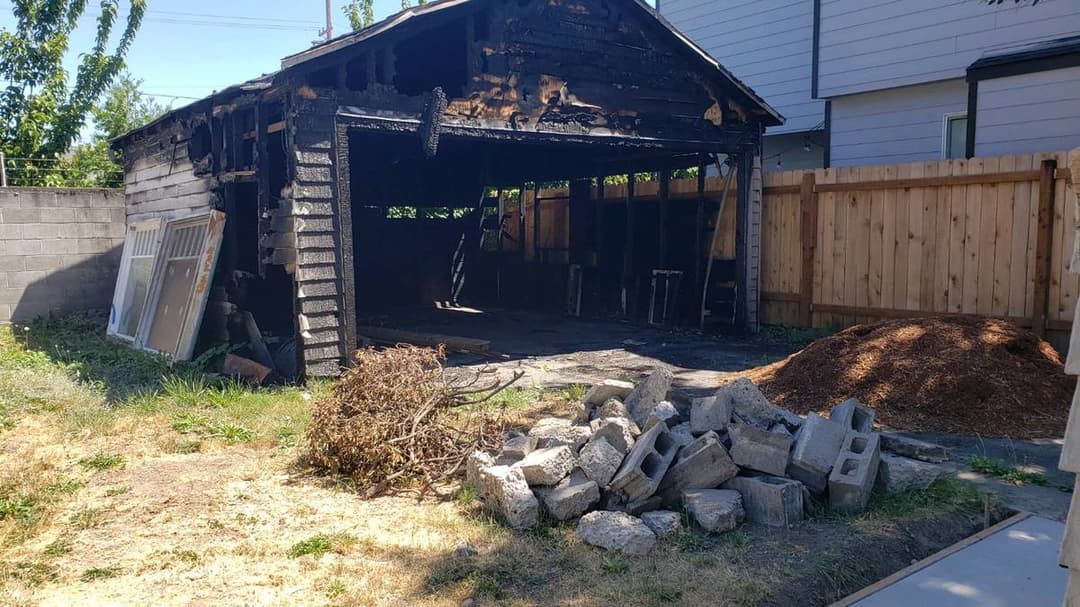 picture of junk ready to be hauled away